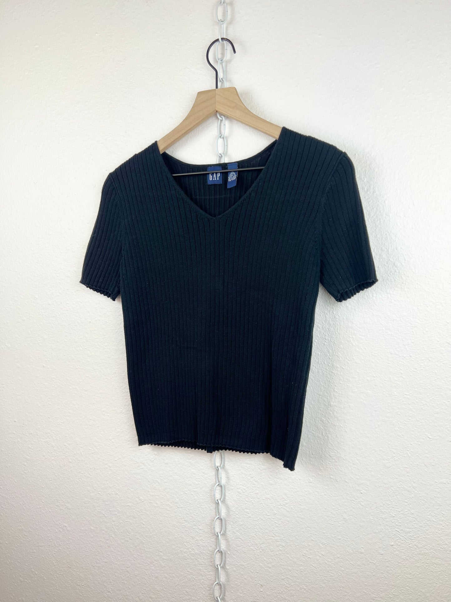 GAP RIBBED V-NECK TEE