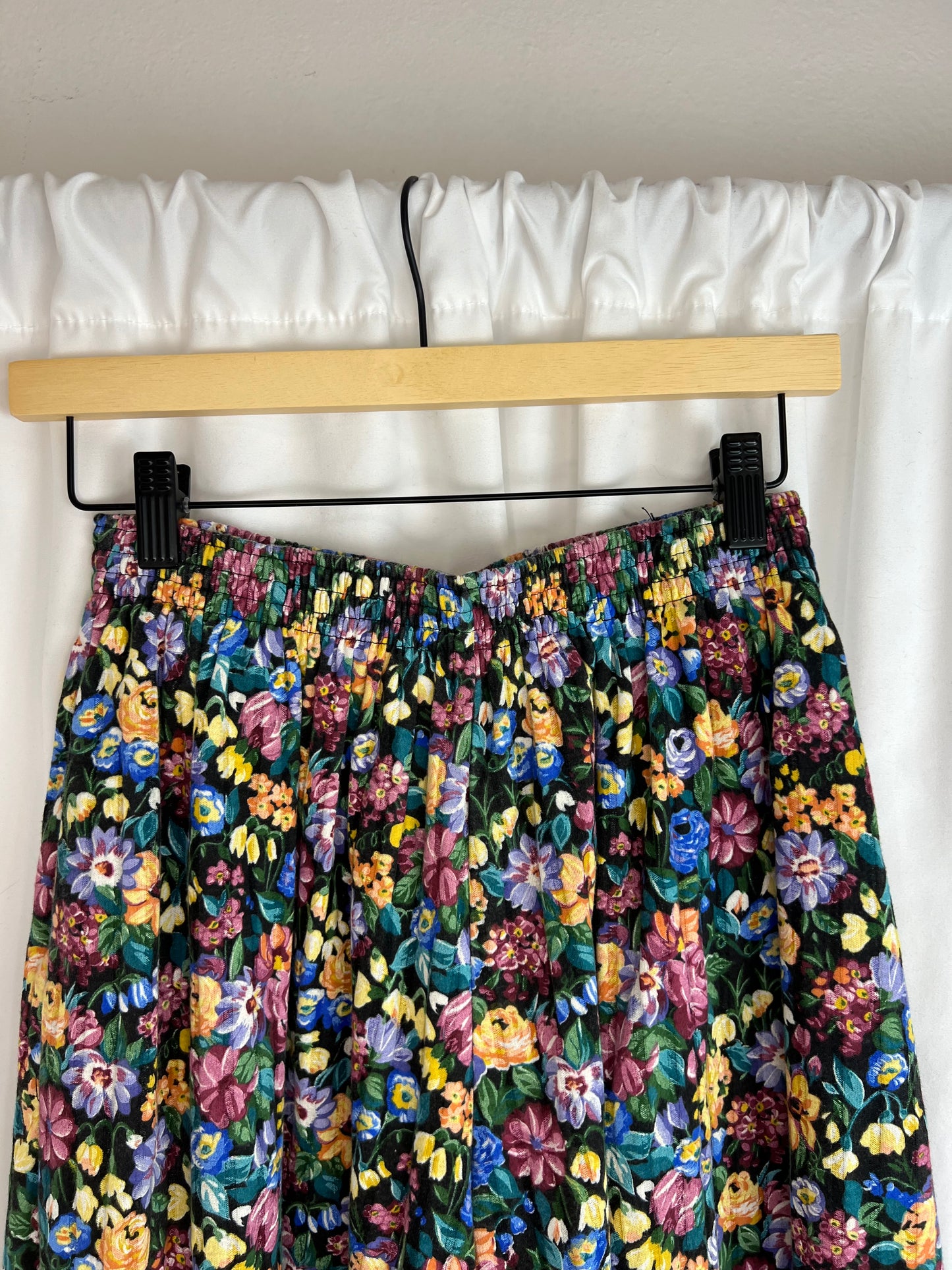 FLORAL FLOWY SHORTS | WAIST 24"