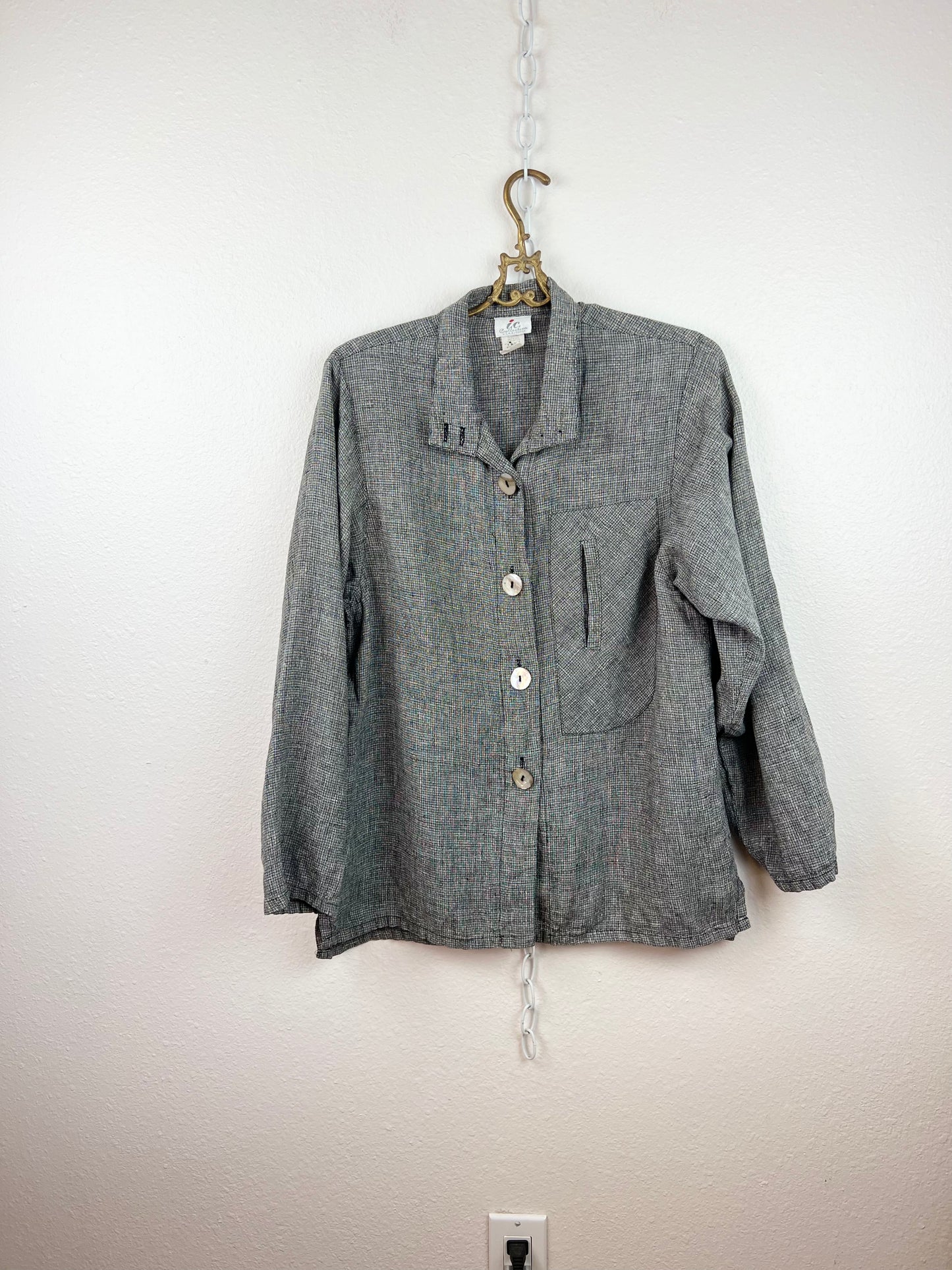 LINEN LONG SLEEVE BUTTON UP