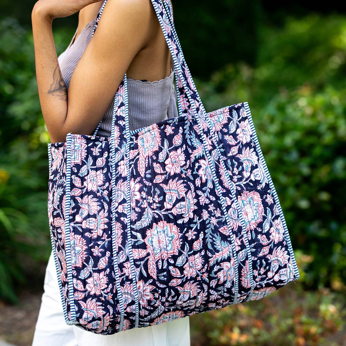 QUILTED BLOCK-PRINT TOTE- MIDNIGHT DESERT