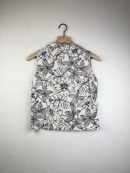 Cropped Floral V-Neck Button Up Top