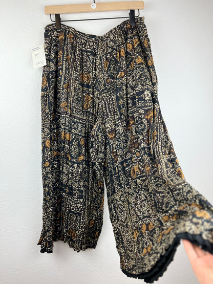 Reversible Patterned and Black Flowy Pants